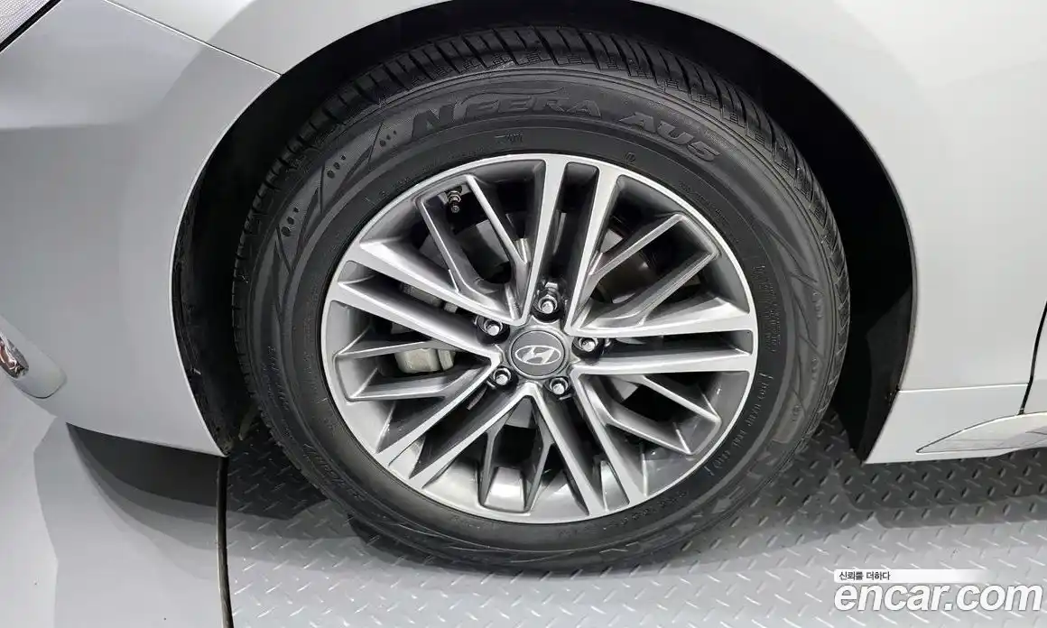 Hyundai Grandeur 2016 2.4 Автомат в Москве № 970681, фото 5