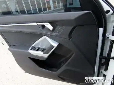 Audi Q3 2023 2.0 Автомат в Москве № 971257, миниатюра 11