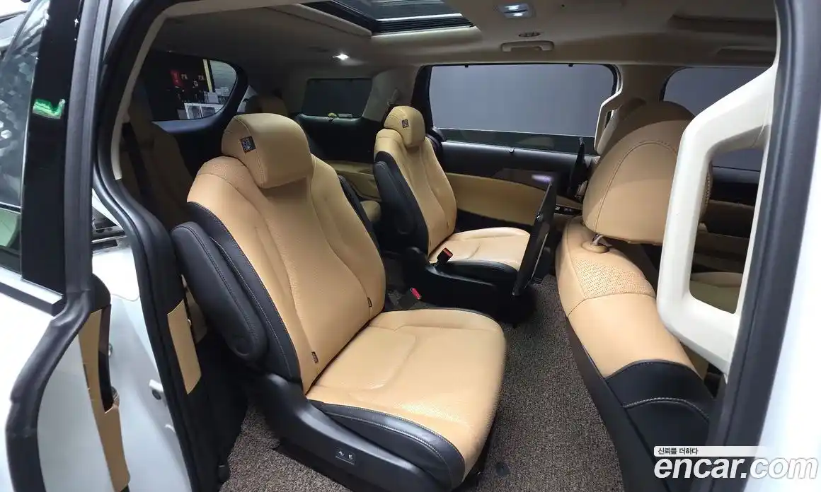 Kia Canival 2022 3.5 Автомат в Москве № 972683, фото 12