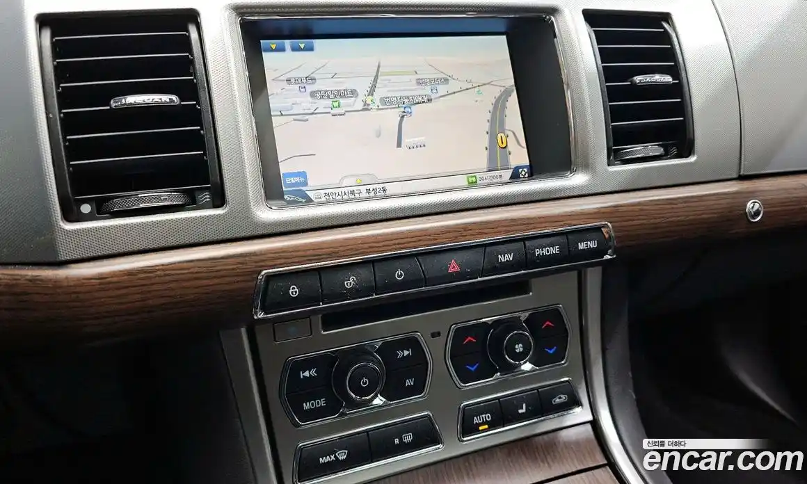 Jaguar XF 2015 2.0 гидро в Москве № 976475, фото 17