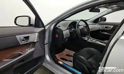 Jaguar XF 2015 2.0 гидро в Москве № 976475, миниатюра 10