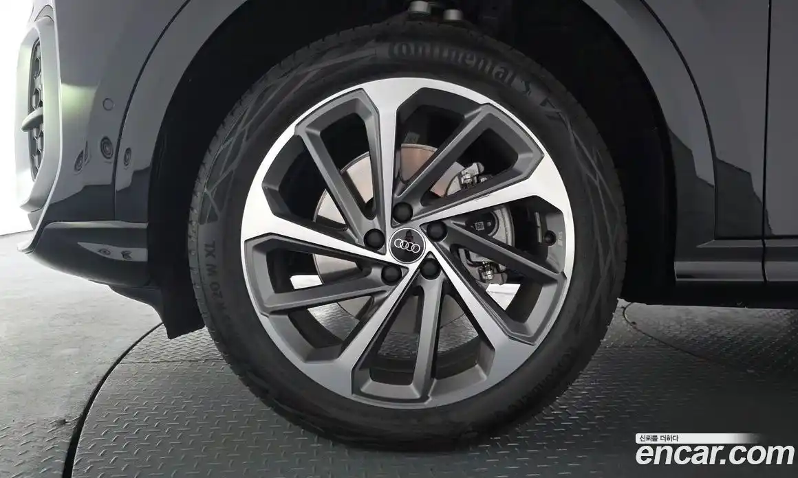 Audi Q5 2025 2.0 Автомат в Москве № 1006766, фото 4