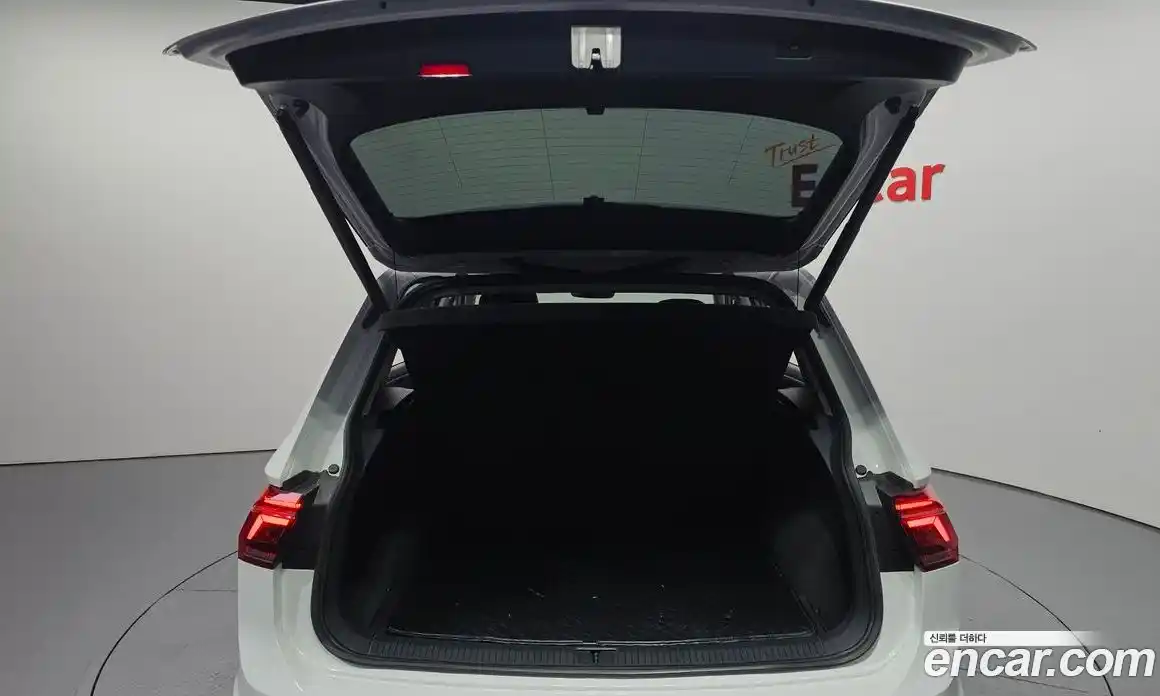 Volkswagen Tiguan 2022 2.0 гидро в Москве № 1014617, фото 20