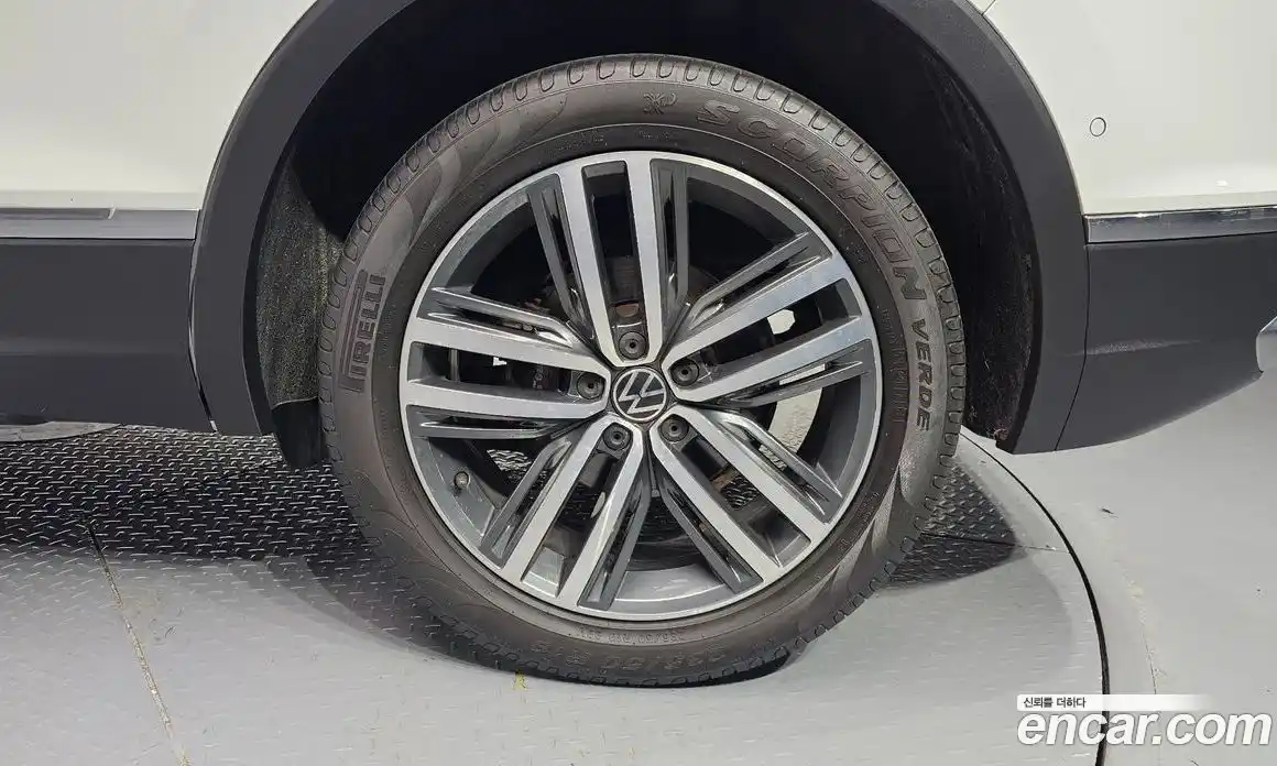 Volkswagen Tiguan 2022 2.0 гидро в Москве № 1014617, фото 5