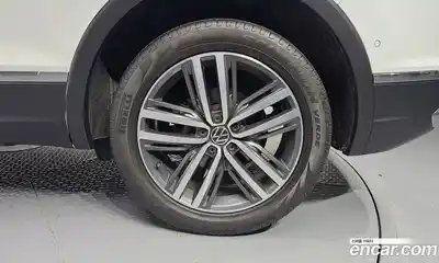 Volkswagen Tiguan 2022 2.0 гидро в Москве № 1014617, миниатюра 5