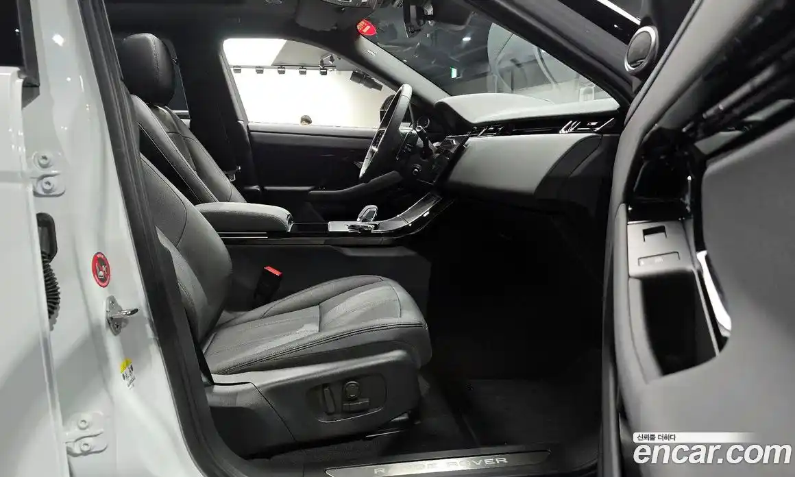 Land Rover Range-Rover Evoque 2024 2.0 гидро в Москве № 165953, фото 11