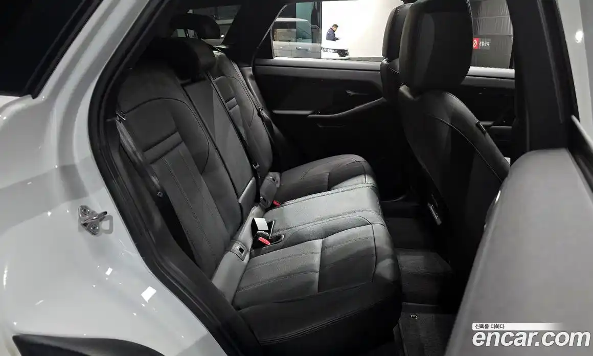 Land Rover Range-Rover Evoque 2024 2.0 гидро в Москве № 165953, фото 12
