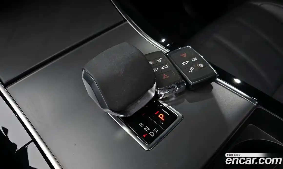 Land Rover Range-Rover Evoque 2024 2.0 гидро в Москве № 165953, фото 9