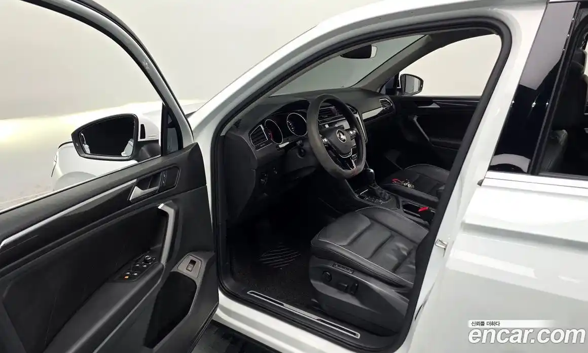 Volkswagen Tiguan 2020 2.0 гидро в Москве № 168885, фото 11