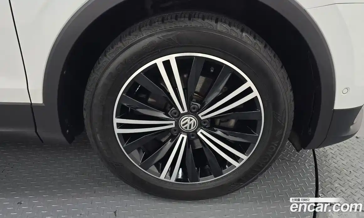 Volkswagen Tiguan 2020 2.0 гидро в Москве № 168885, фото 5
