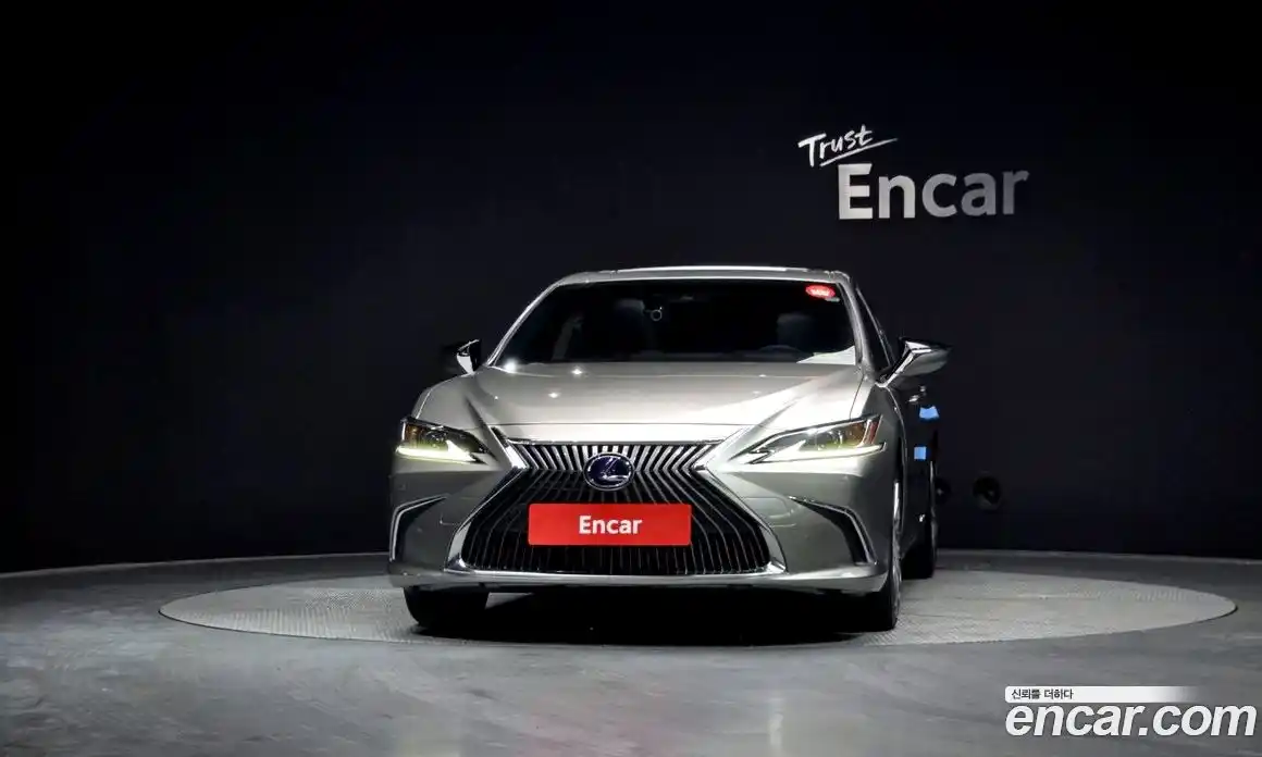 Lexus ES 2018 2.5 гидро в Москве № 198797, фото 3