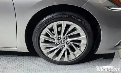 Lexus ES 2018 2.5 гидро в Москве № 198797, миниатюра 5