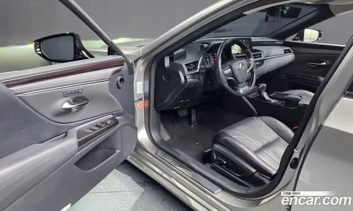 Lexus ES 2018 2.5 гидро в Москве № 198797, фото 10
