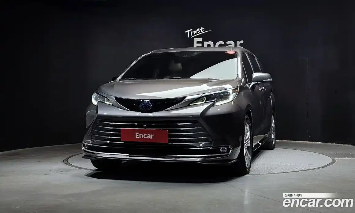 Toyota Sienna 2022 2.5 гидро в Москве № 199632, фото 3