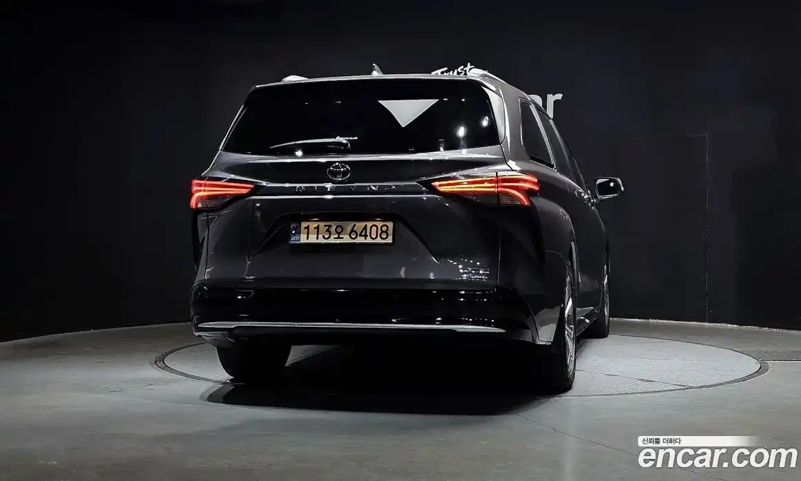 Toyota Sienna 2022 2.5 гидро в Москве № 199632, фото 4