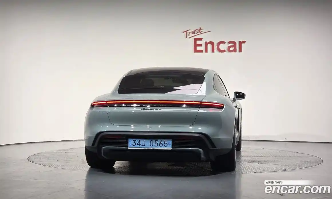 Porsche Taycan 2025 0.1 гидро в Москве № 212951, фото 3