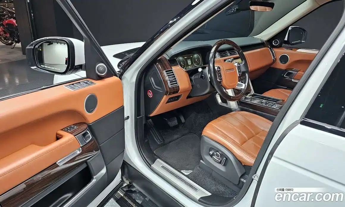 Land Rover Range-Rover 2017 4.4 гидро в Москве № 213784, фото 11