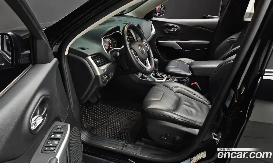 Jeep Cherokee 2017 2.4 гидро в Москве № 232656, фото 11