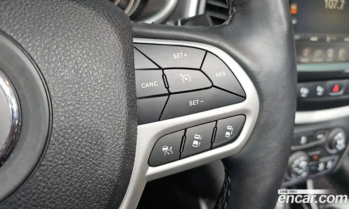 Jeep Cherokee 2017 2.4 гидро в Москве № 232656, фото 18
