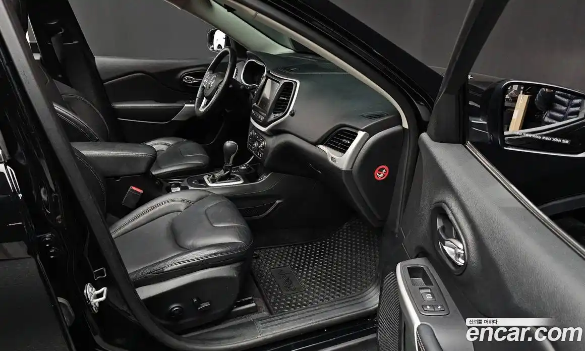 Jeep Cherokee 2017 2.4 гидро в Москве № 232656, фото 10