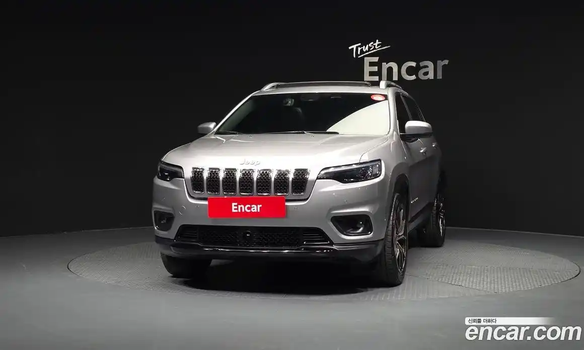Jeep Cherokee 2018 2.4 гидро в Москве № 232735, фото 3
