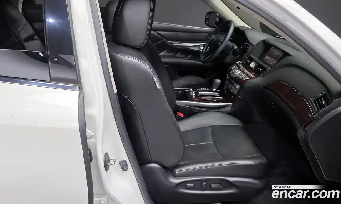 Infiniti Q70 2018 3.7 гидро в Москве № 268081, фото 12