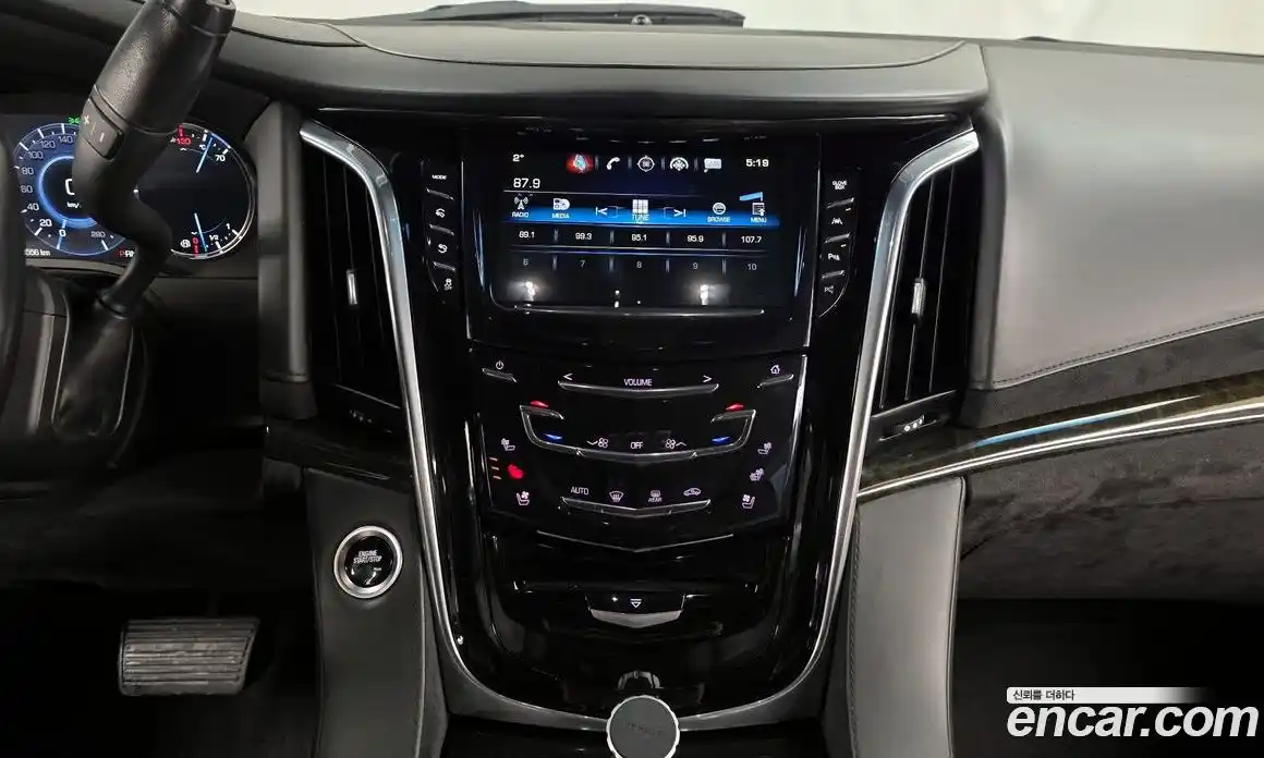 Cadillac Escalade 2019 6.2 гидро в Москве № 285530, фото 14