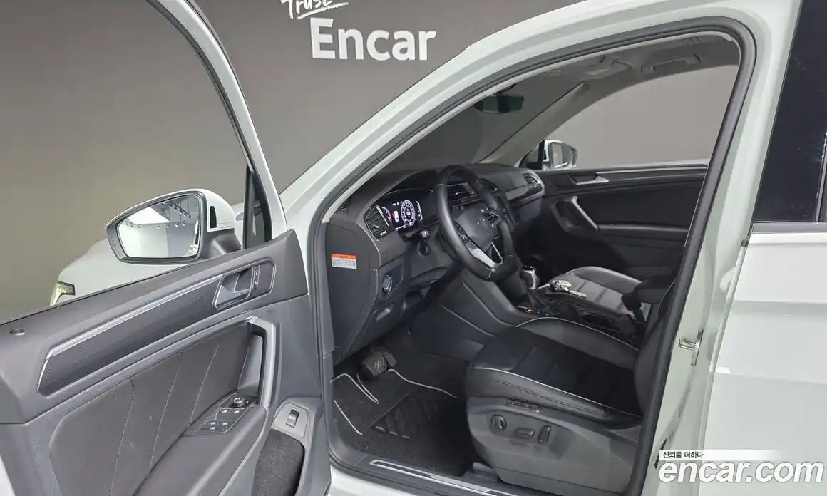 Volkswagen Tiguan 2023 2.0 гидро в Москве № 432233, фото 11