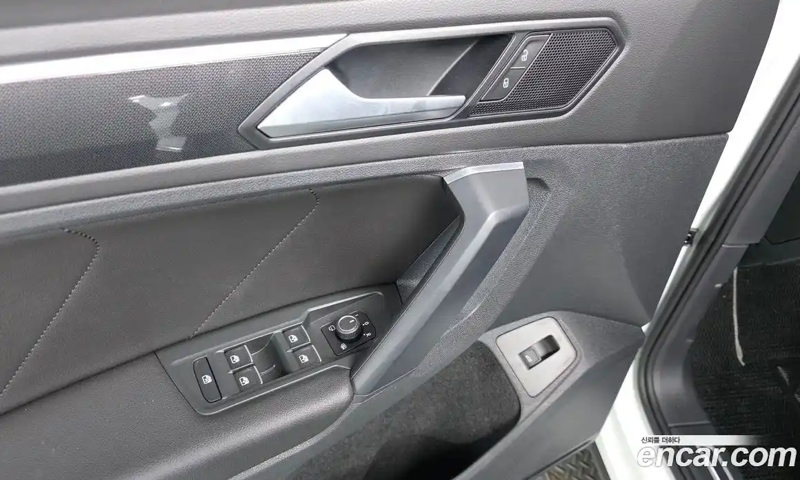 Volkswagen Tiguan 2023 2.0 гидро в Москве № 432233, фото 12