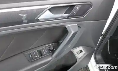 Volkswagen Tiguan 2023 2.0 гидро в Москве № 432233, миниатюра 12