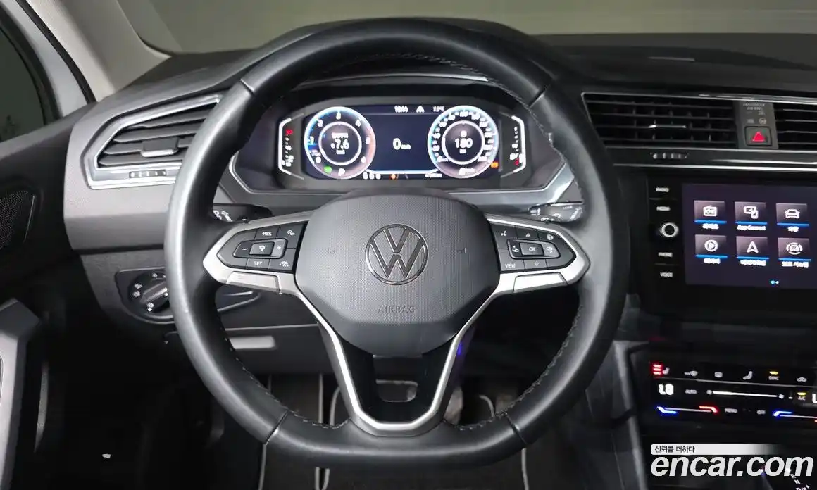 Volkswagen Tiguan 2023 2.0 гидро в Москве № 432233, фото 14