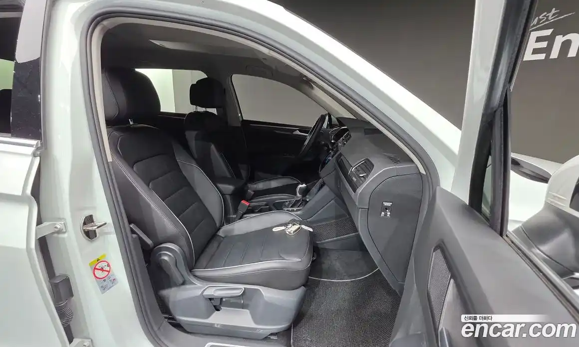 Volkswagen Tiguan 2023 2.0 гидро в Москве № 432233, фото 10