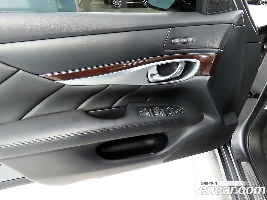 Infiniti Q70 2015 3.7 гидро в Москве № 759256, фото 16