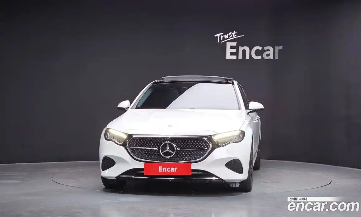 Mercedes-Benz E-Class 2024 2.0 гидро, фото 3