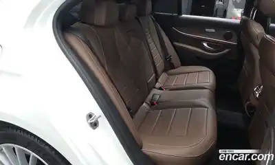 Mercedes-Benz E-Class 2022 2.0 гидро, миниатюра 10