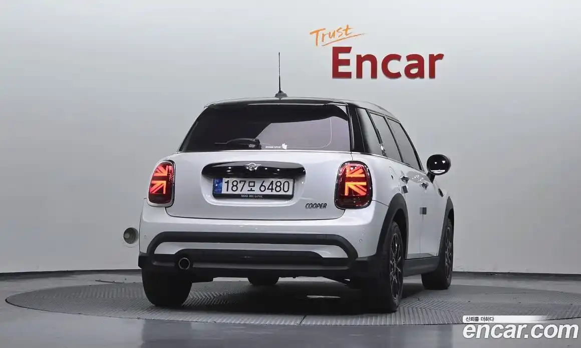 Mini Cooper 2024 1.5 гидро в Москве № 861395, фото 4