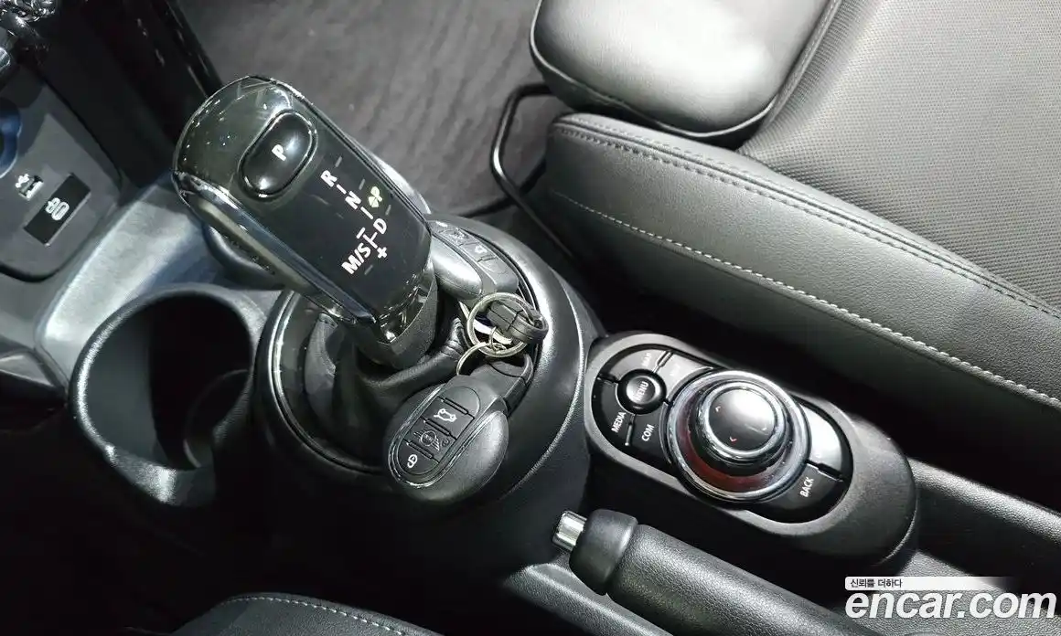 Mini Cooper 2024 1.5 гидро в Москве № 861395, фото 9