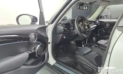 Mini Cooper 2024 1.5 гидро в Москве № 861395, миниатюра 10