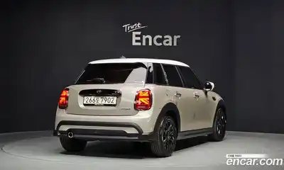 Mini Cooper 2023 1.5 гидро в Москве № 861464, миниатюра 2