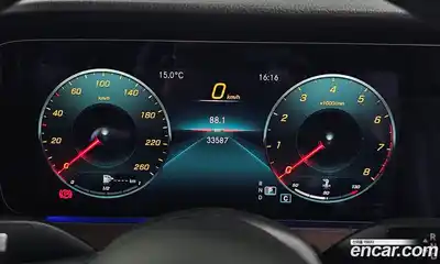 Mercedes-Benz E-Class 2022 2.0 гидро, миниатюра 8