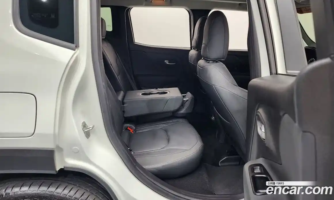 Jeep Renegade 2023 1.3 гидро в Москве № 896448, фото 11