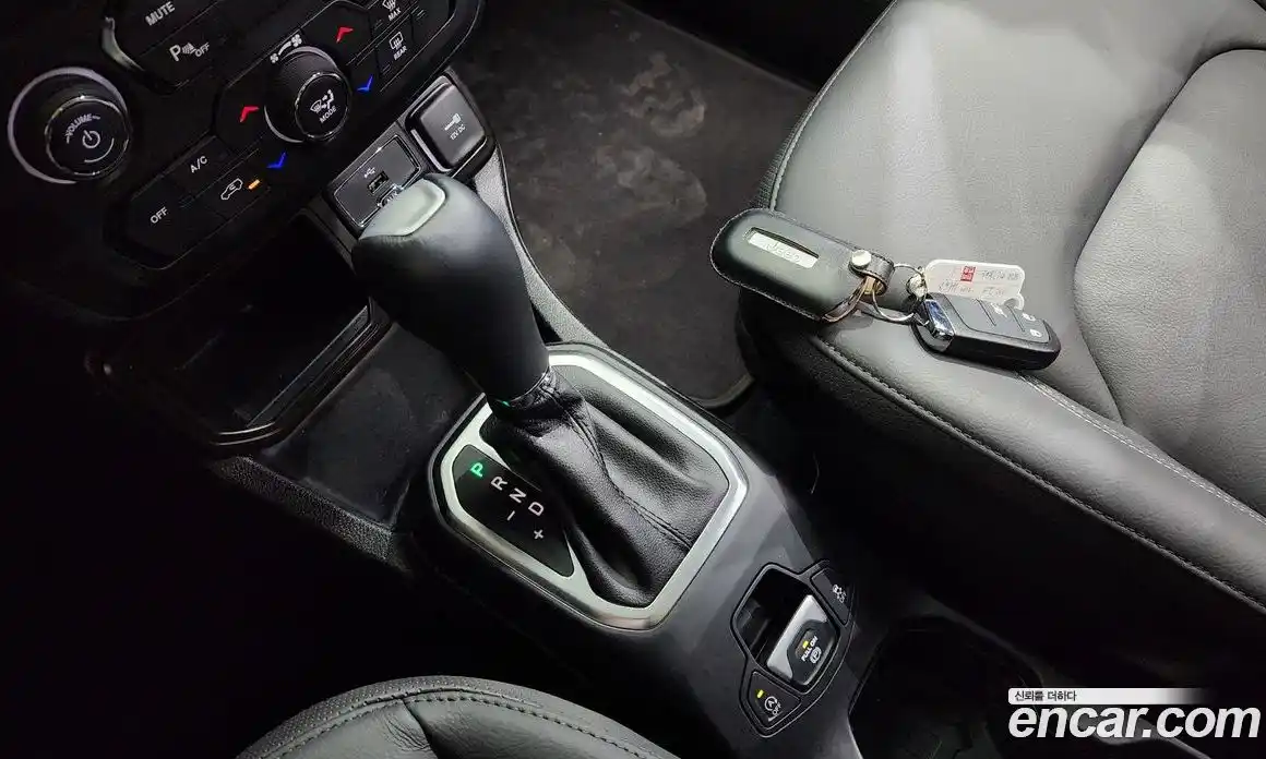 Jeep Renegade 2023 1.3 гидро в Москве № 896448, фото 8