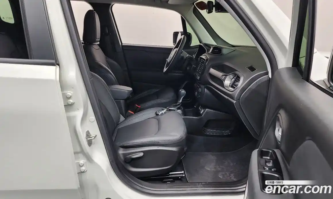Jeep Renegade 2023 1.3 гидро в Москве № 896448, фото 10