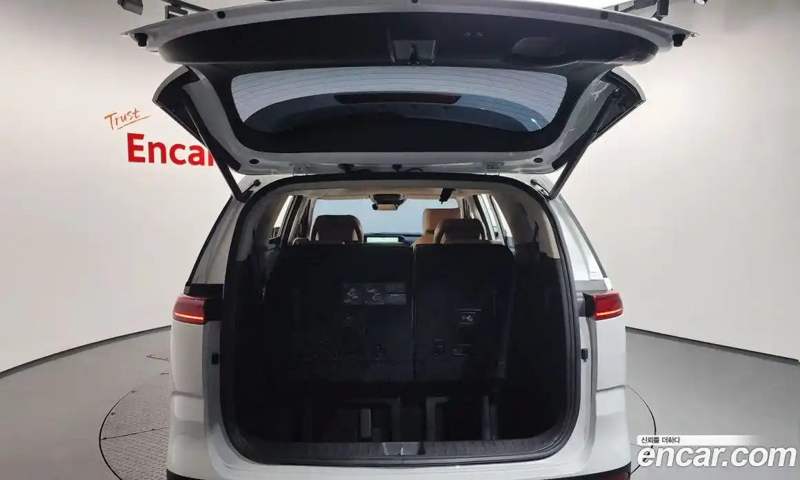 Kia Canival 2023 3.5 Автомат в Москве № 1002843, фото 20