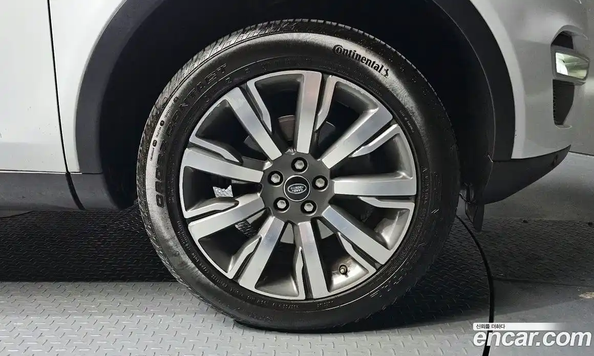 Land Rover Discovery Sport 2017 2.0 гидро в Москве № 1013458, фото 5
