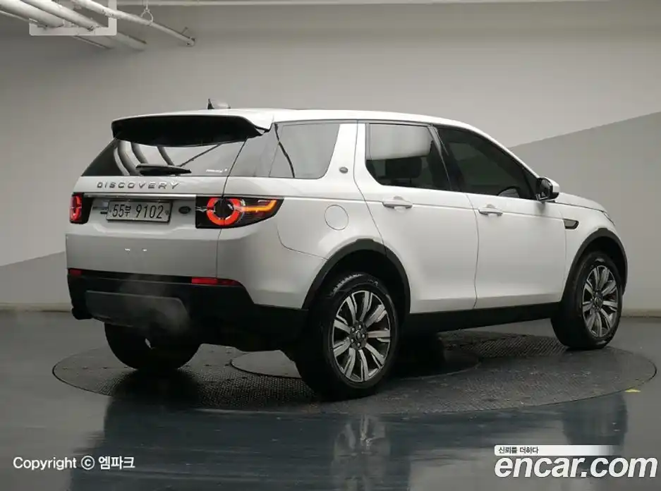 Land Rover Discovery Sport 2017 2.0 гидро в Москве № 166900, фото 3