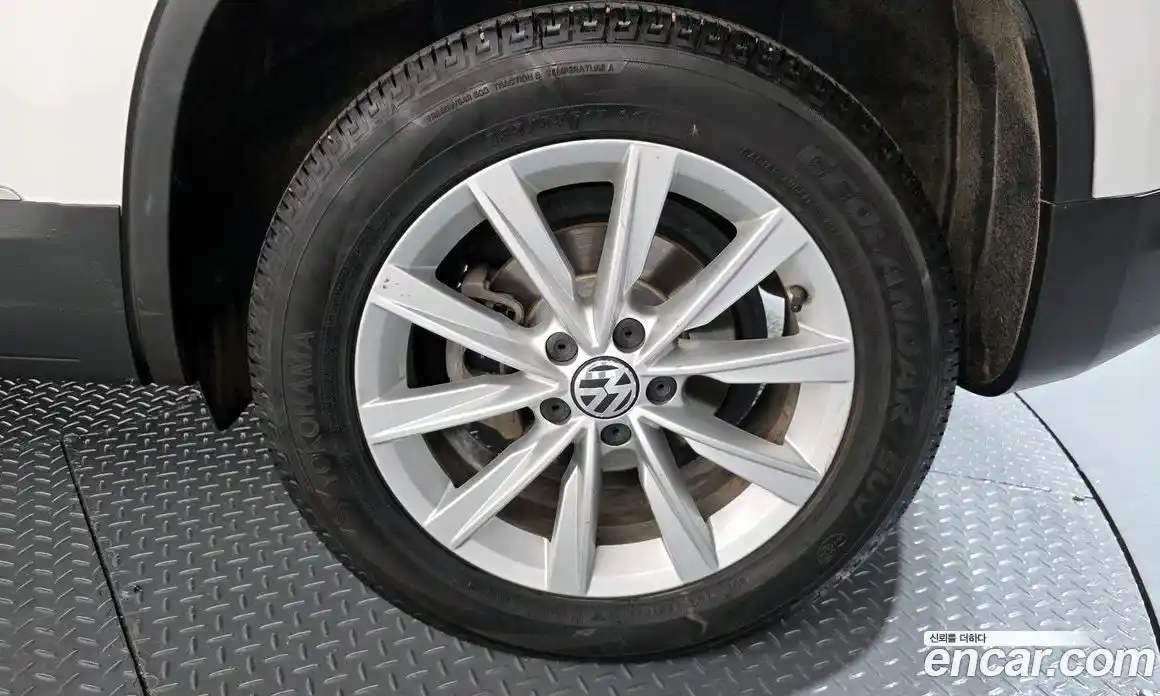 Volkswagen Tiguan 2015 2.0 гидро в Москве № 169041, фото 5