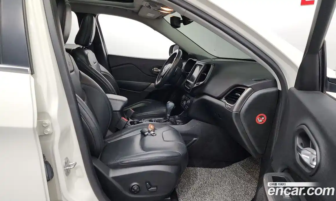 Jeep Cherokee 2018 2.4 гидро в Москве № 169833, фото 11