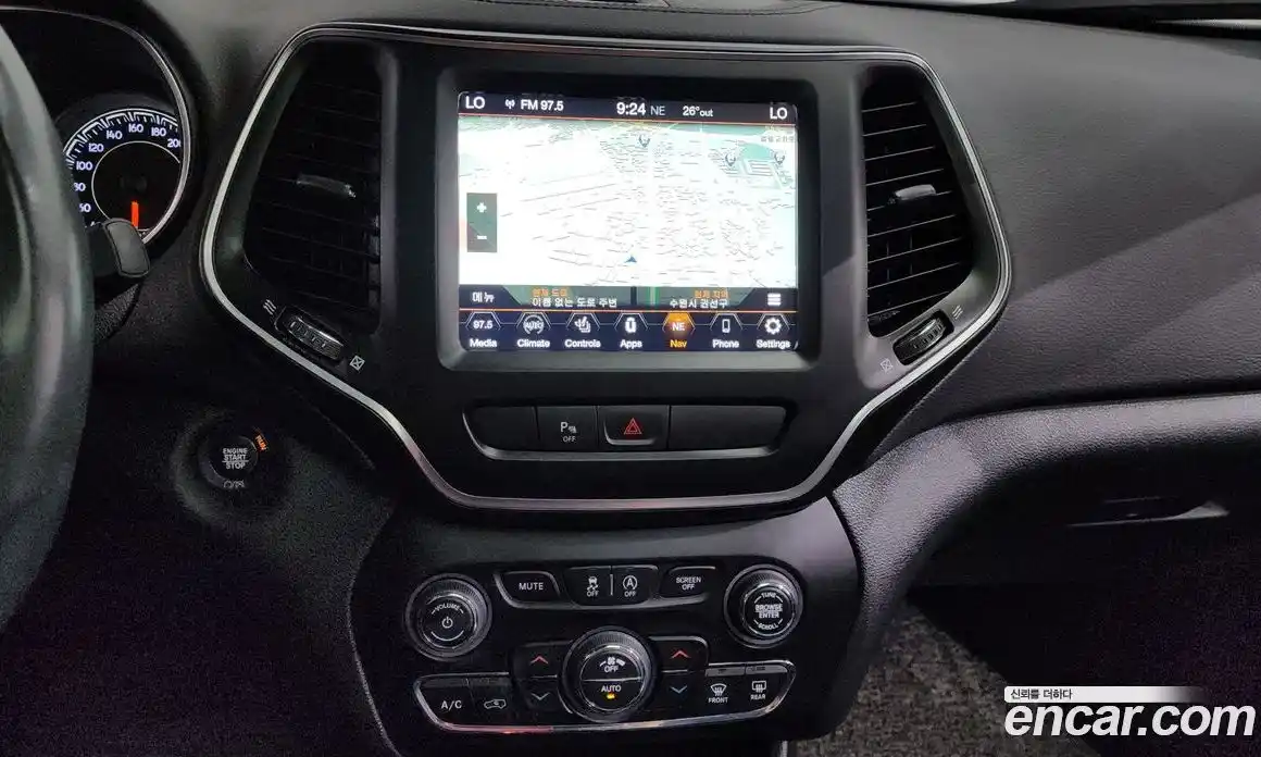 Jeep Cherokee 2018 2.4 гидро в Москве № 169833, фото 15