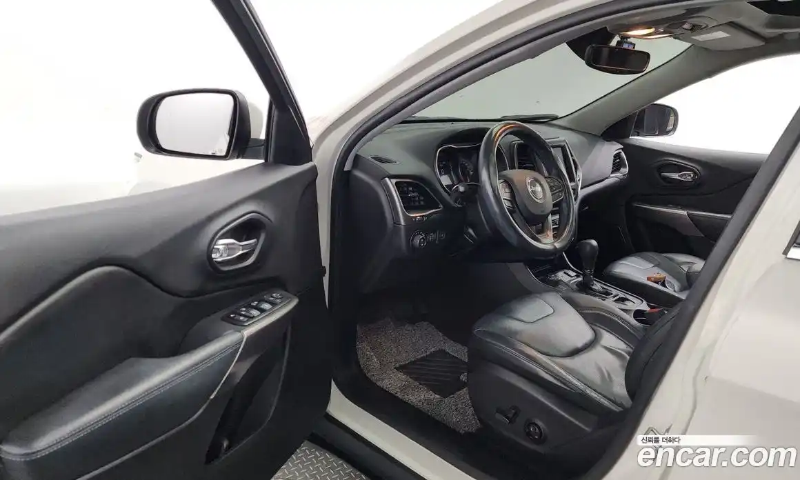 Jeep Cherokee 2018 2.4 гидро в Москве № 169833, фото 10
